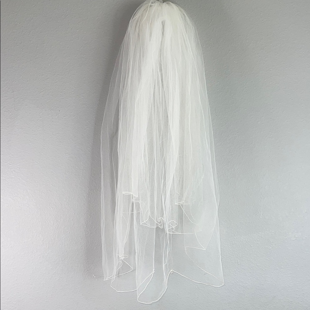 Elegant White Bridal Veil w/ Teardrop Crystals